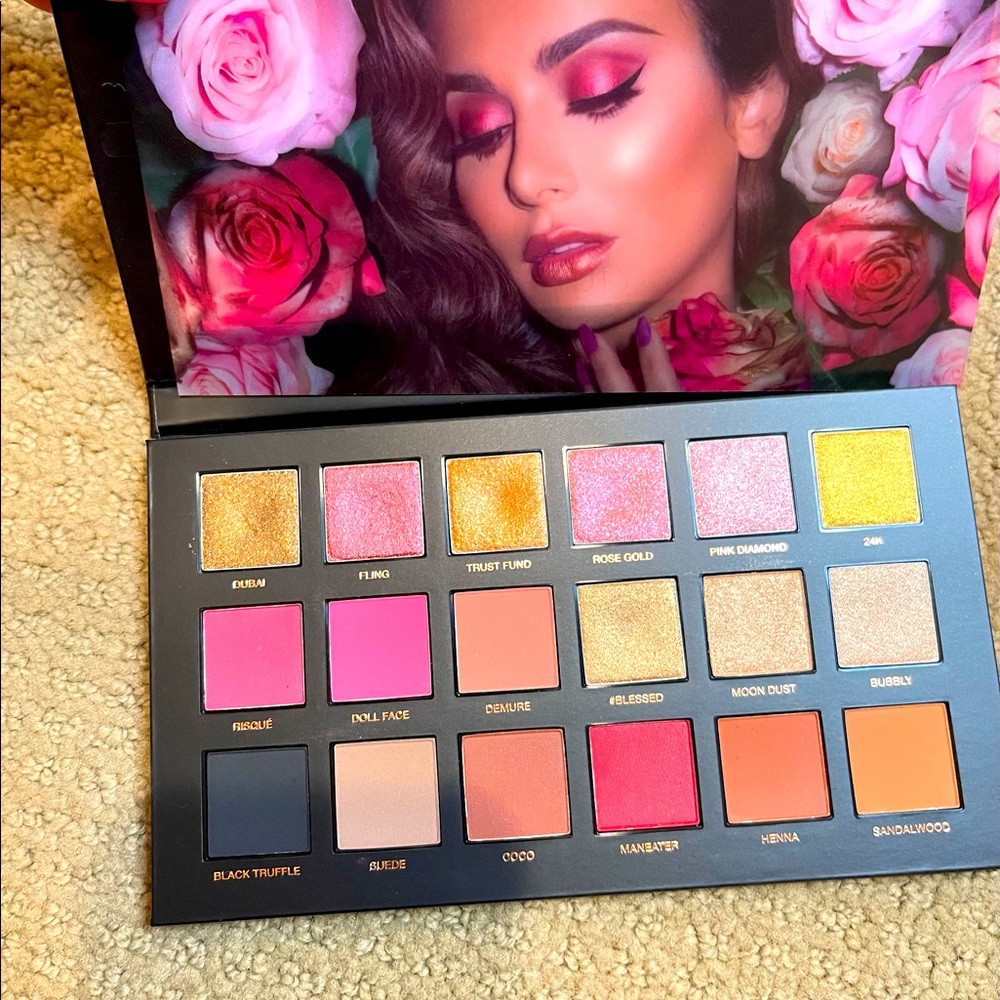 Huda beauty eyeshadow rose gold palette